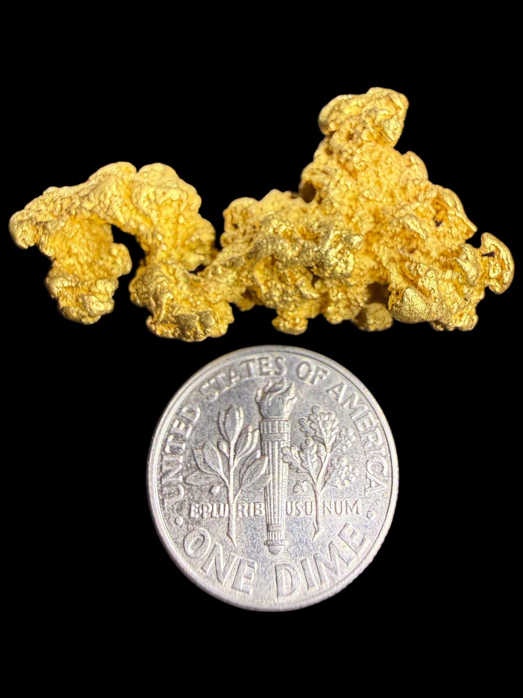 Spectacular natural gold nugget formation Spectacular natural gold nugget formation